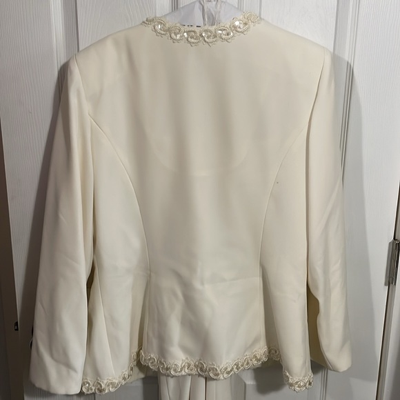 Ivory gown with jacket - Picture 7 of 7